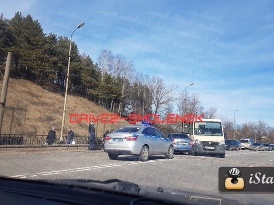 Маршрутка в Смоленске попала в серьезное ДТП