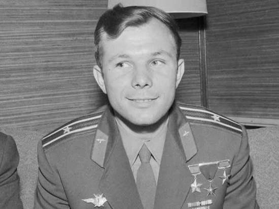 На выставке, посвященной 85-летию Юрия Гагарина, впервые покажут его парту