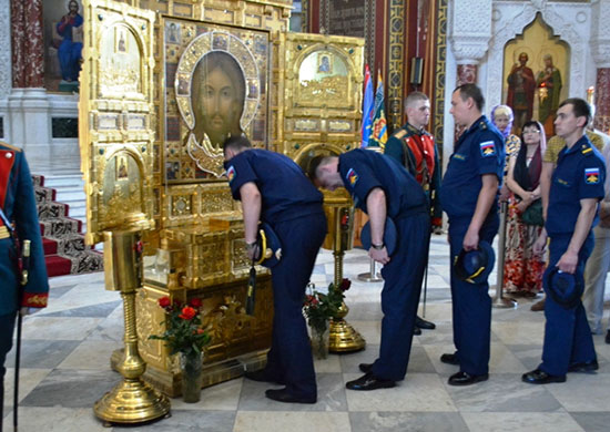Десантники из Волгоградской области поклонились иконе «Спас Нерукотворный» на главной высоте России