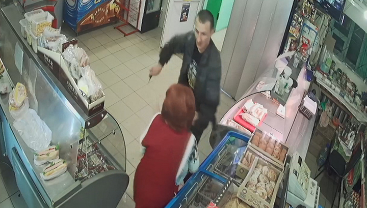 Вышел из тюрьмы и ограбил магазин: нападение на продавщицу попало на видео