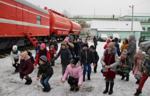 Студенты и школьники побывали у пожарного поезда станции Смоленск