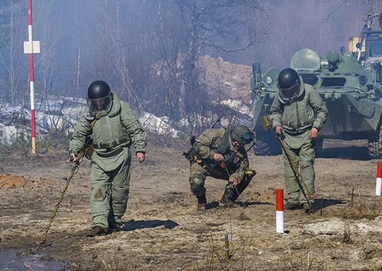 Более тысячи военных инженеров общевойсковой армии ЗВО вышли на полевые выходы в 5 регионах России
